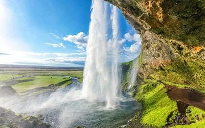 BEST WATERFALLS IN ICELAND & WHERE TO FIND THEM
